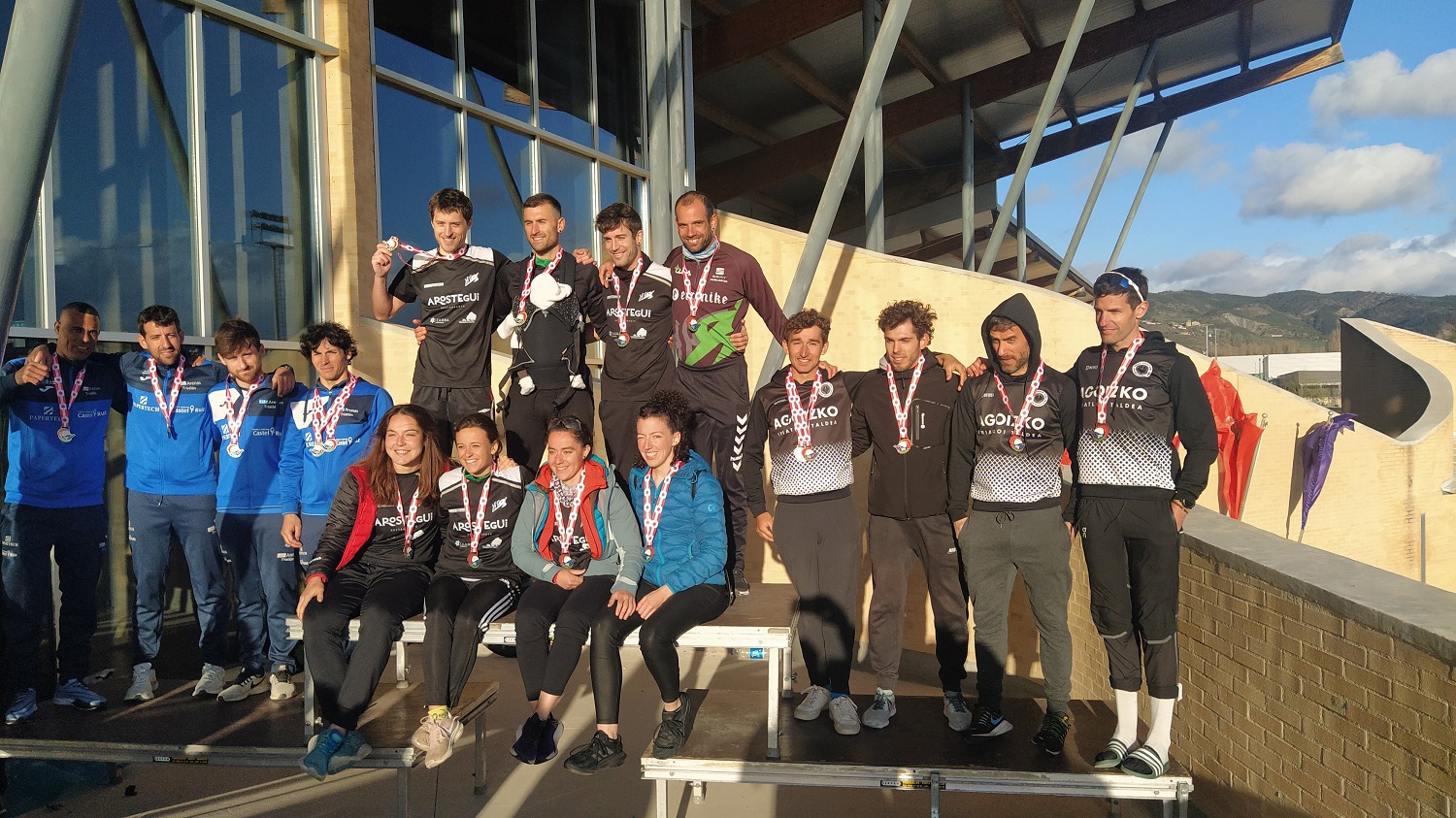 El club debutante Hiru-Herri hace doblete en el Campeonato Navarro de Duatl&oacute;n por clubes 2023